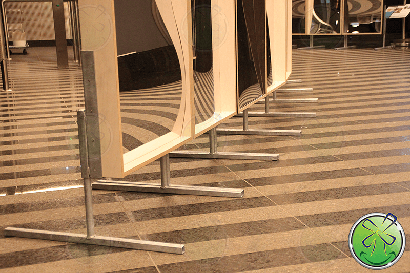 En un semicírculo. En un semicírculo.